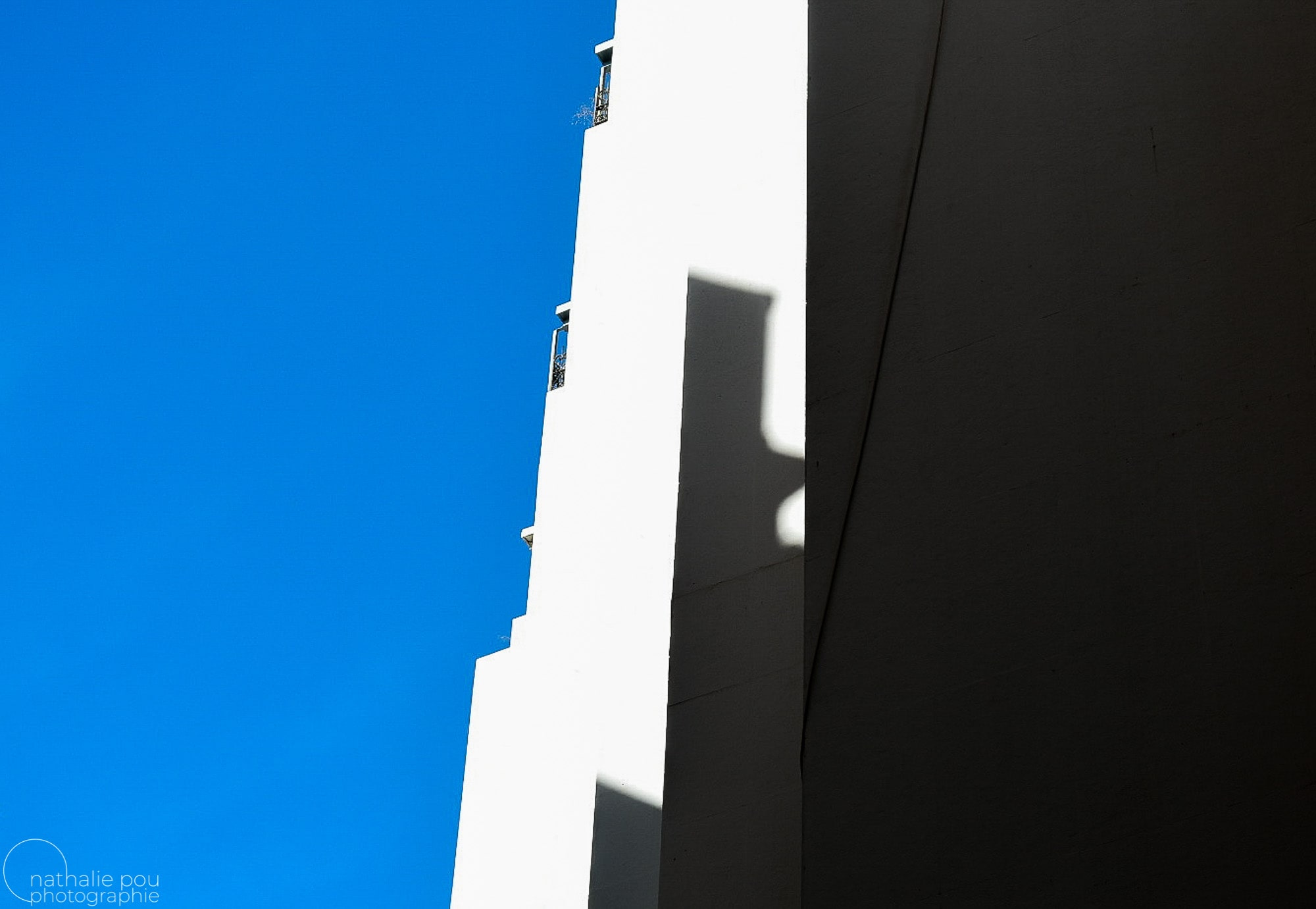 Photographe Architecture: Minimalisme Bleu blanc noir