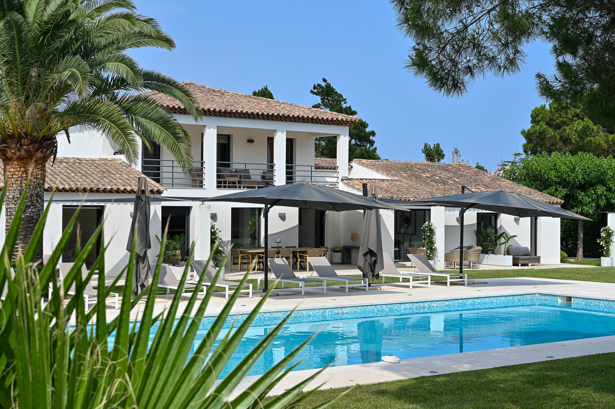 Vue villa avec piscine