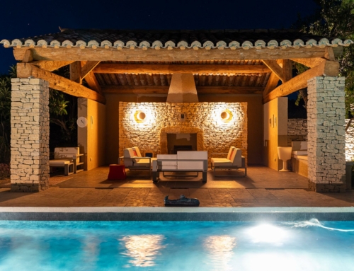Piscine, un soir dans le Sud.